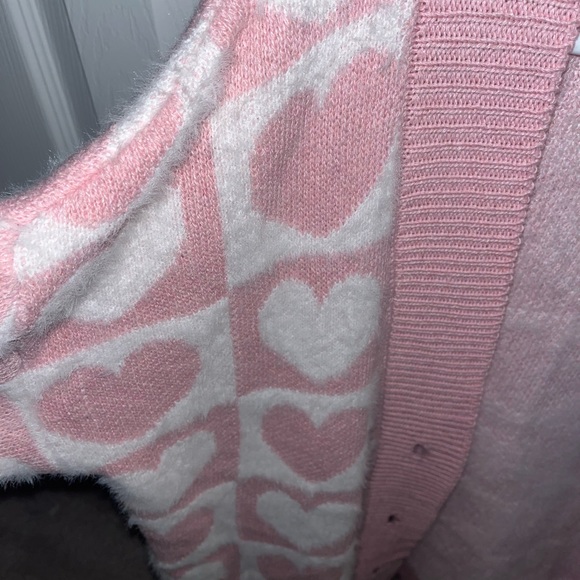long and fuzzy heart pink cardigan - Picture 3 of 3